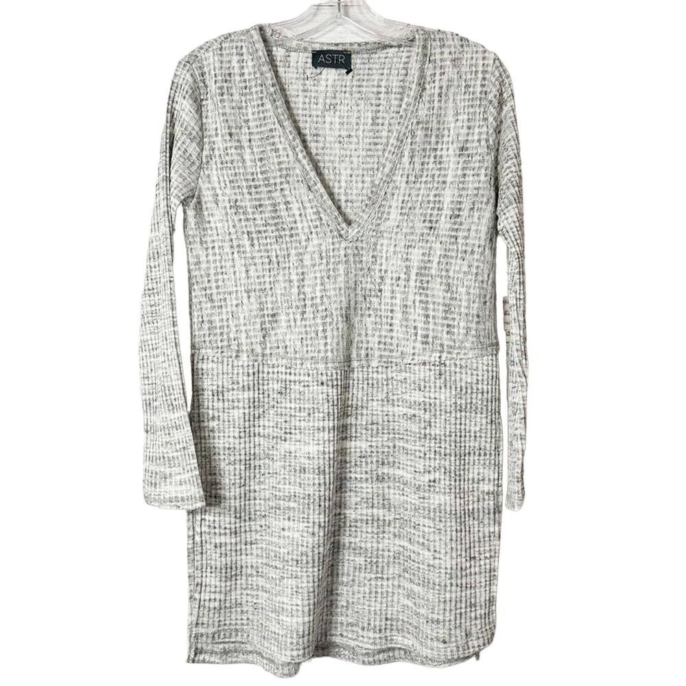 ASTR Women's Ribbed Knit V Neck Long Sleeve Tunic Blouse Light Gray Size XS